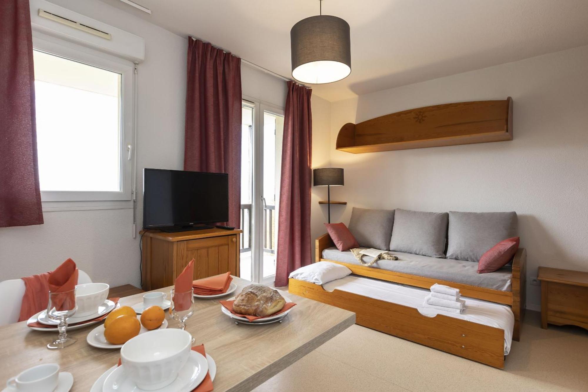 Residence Odalys Mille Soleils Font-Romeu-Odeillo-Via Exterior photo